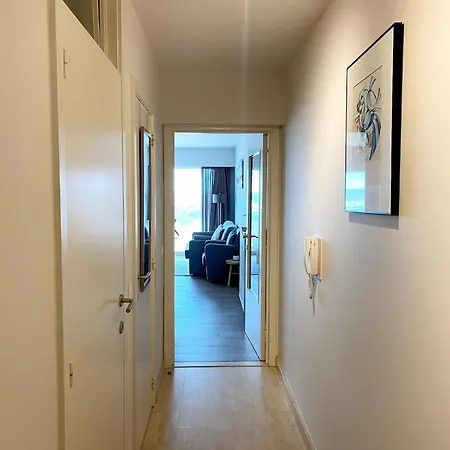 In By Sandy Beaches * Ньивпорт