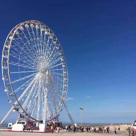 In By Sandy Beaches * Ньивпорт